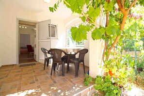 Outdoor dining - Holiday apartment mit Klimaanlage (Peroj)