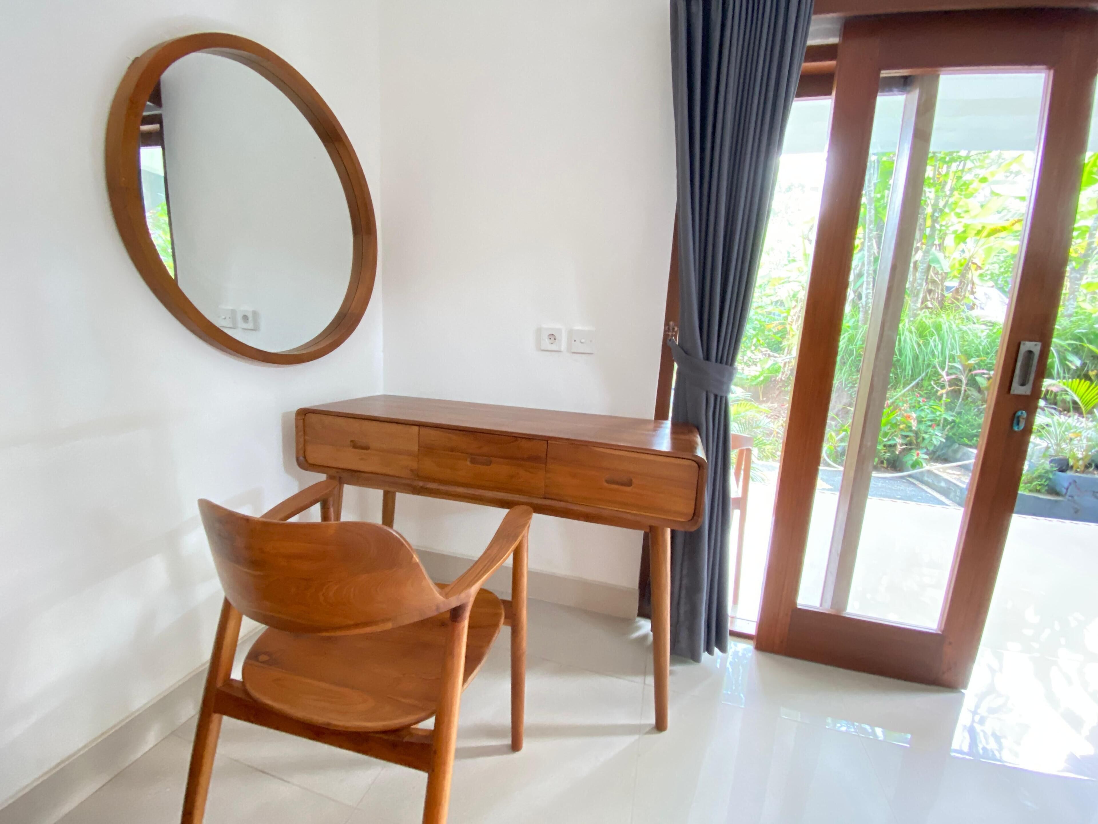 Bàn, truy cập Internet không dây miễn phí 