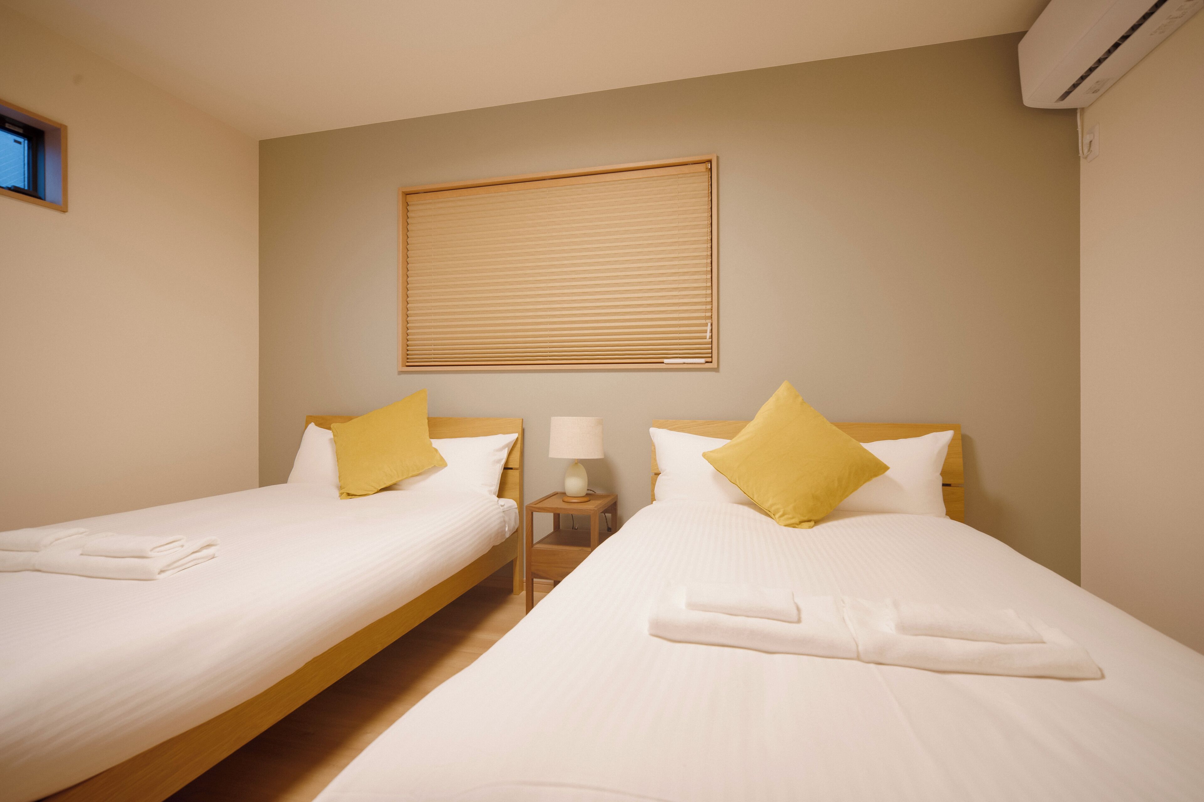 Blackout curtains, free WiFi