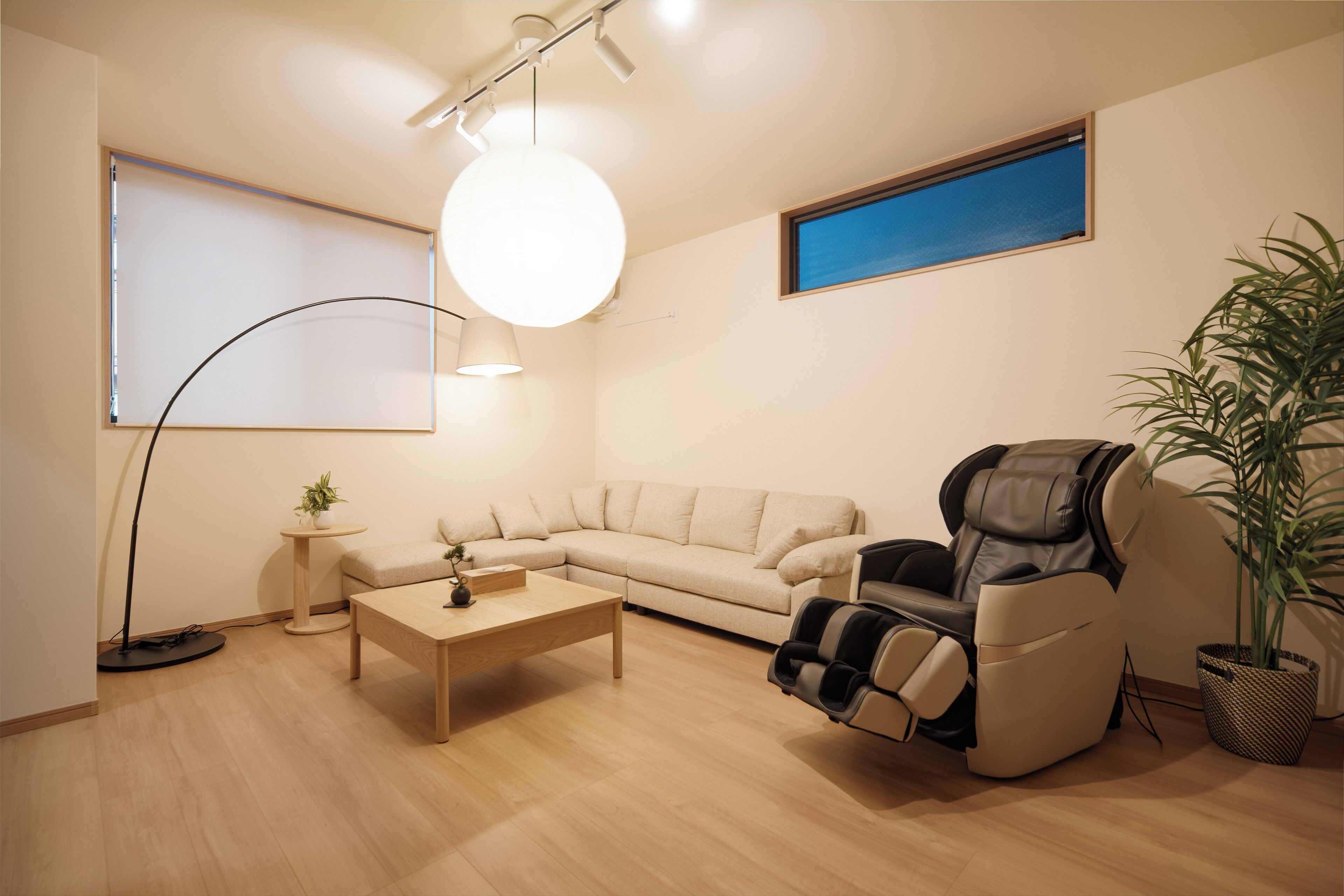 Blackout curtains, free WiFi