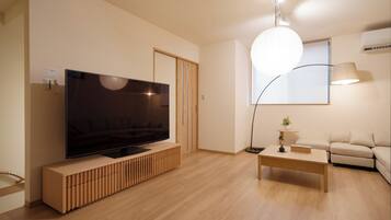 Blackout curtains, free WiFi