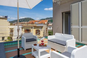 Exclusive Apartment, Partial Sea View | Terrace/patio - Radici House (Sant'Agnello)