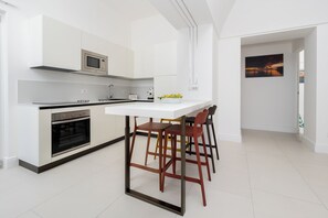 Appartement Exclusif, vue partielle sur la mer | Cuisine privée