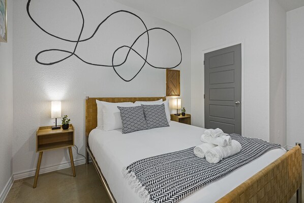 3 habitaciones, escritorio, tabla de planchar con plancha y wifi gratis