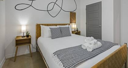 Modern 3-Bedroom Near Hospital & Power Plant, Workspaces & Pet-Friendly Yard