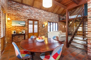Dining - Burns Street Loft – North Fremantle (North Fremantle)