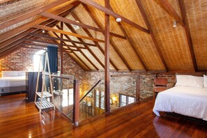 Iron/ironing board, WiFi, bed sheets - Burns Street Loft – North Fremantle (North Fremantle)