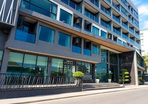 A multi-story hotel with a modern facade, large windows, and a well-maintained entrance area. - Arawana Regency South Pattaya (Pattaya)