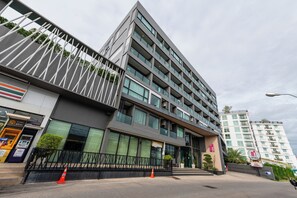 المنشأة من الخارج