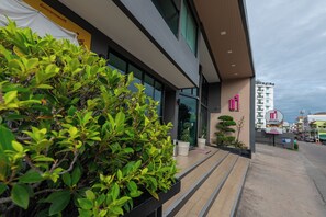 فطور أوروبي يوميًا بتكلفة قدرها (250 THB للشخص)