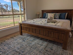 3 habitaciones, tabla de planchar con plancha, wifi y ropa de cama 