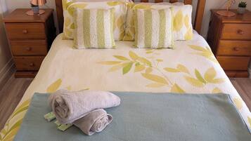 Iron/ironing board, WiFi, bed sheets