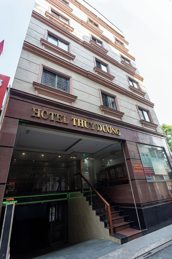 Front of property - Thuy Duong Hotel - Near Tan Son Nhat Airport (Thanh pho Ho Chi Minh)