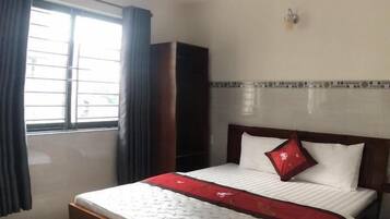 Habitación doble estándar de uso individual, vista a la ciudad | Escritorio y wifi gratis