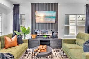 Televisión y chimenea 