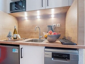Fridge, microwave, cookware/dishes/utensils - Les Olympiades by Interhome (Val Thorens)