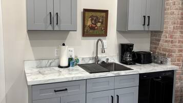 Micro-ondes, four, plaque de cuisson