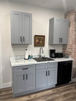 Micro-ondes, four, plaque de cuisson