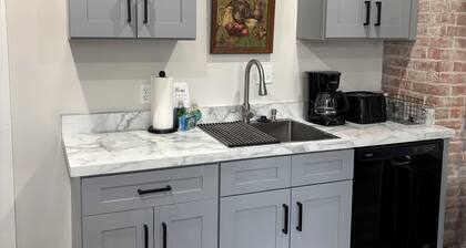 Terrific apartment with AC in charming Dansville