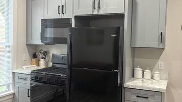 Micro-ondes, four, plaque de cuisson