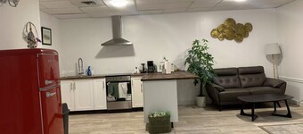 ArtHaus Downtown – Jim Robb Suite, 3BR/3BA