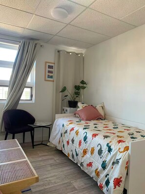 3 slaapkamers, een strijkplank/strijkijzer, wifi, beddengoed
