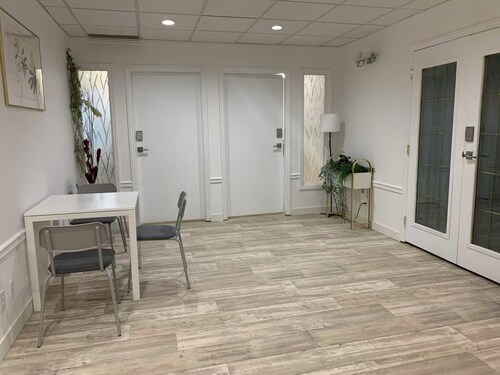 ArtHaus Downtown – Jim Robb Suite, 3BR/3BA