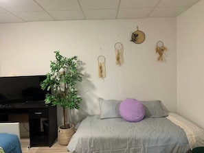 3 slaapkamers, een strijkplank/strijkijzer, wifi, beddengoed