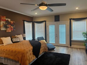 1 slaapkamer, een strijkplank/strijkijzer, wifi, beddengoed