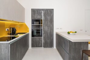 Deluxe Apartment, Mountain View | Private kitchen | Fridge, oven, stovetop, cookware/dishes/utensils - Tordara House (Sant'Agnello)