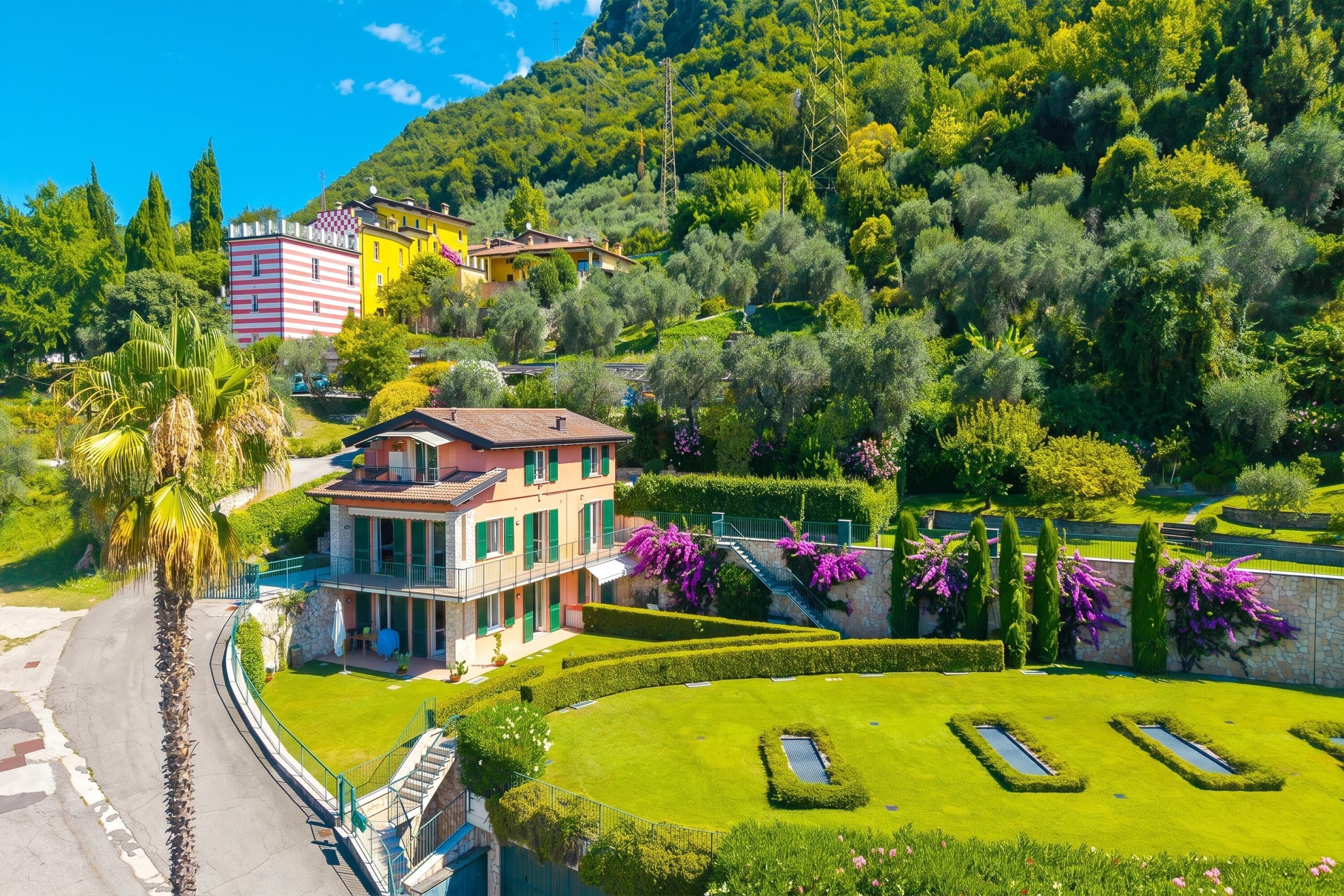 Une villa dotée d’une allée sinueuse, de jardins entretenus avec soin et surplombant un paysage montagneux.
