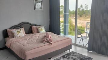 Brankas, tirai kedap cahaya, dan Wi-Fi gratis