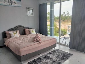 In-room safe, blackout curtains, free WiFi