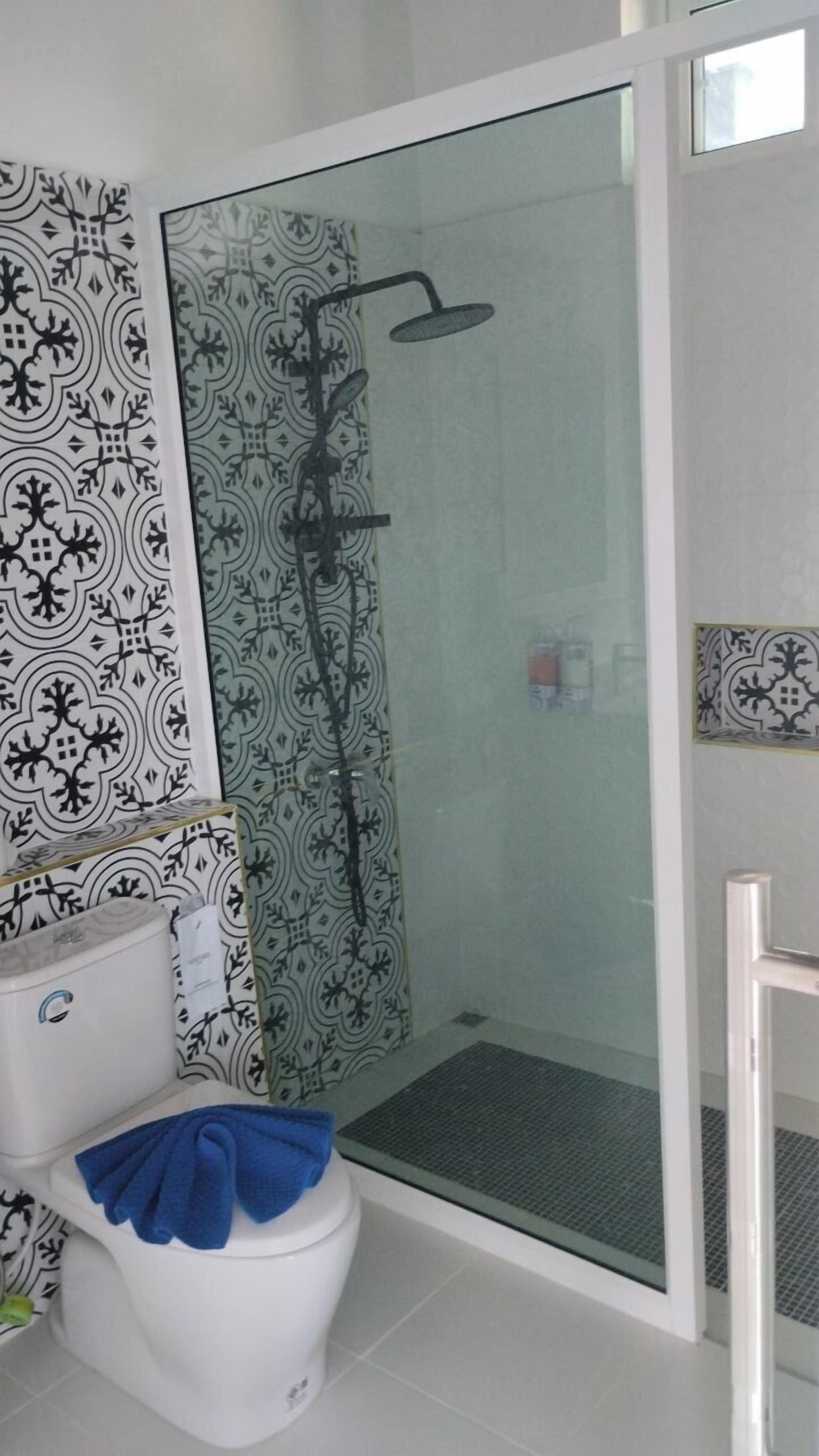 Deluxe Double Room, Balcony, Lake View | Bathroom