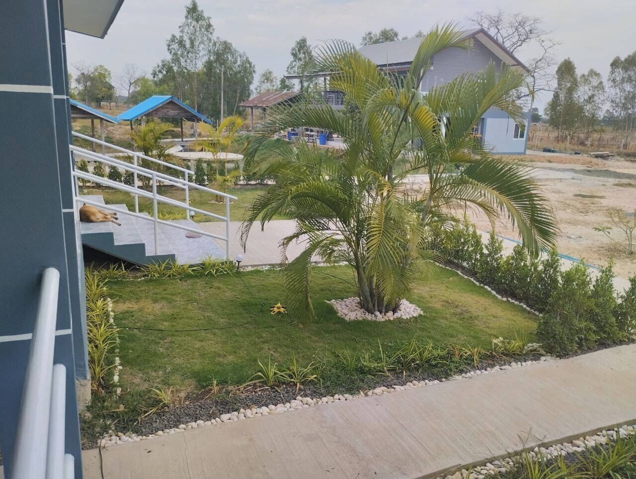 Kamar Double, balkon, pemandangan kebun | Brankas, tirai kedap cahaya, dan Wi-Fi gratis