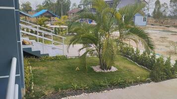 ห้องดับเบิล, ระเบียง, วิวสวน | ตู้นิรภัยในห้องพัก, ผ้าม่านกันแสง, Wi-Fi ฟรี