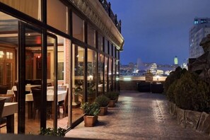 Outdoor dining - Ayf Palace (Baku)