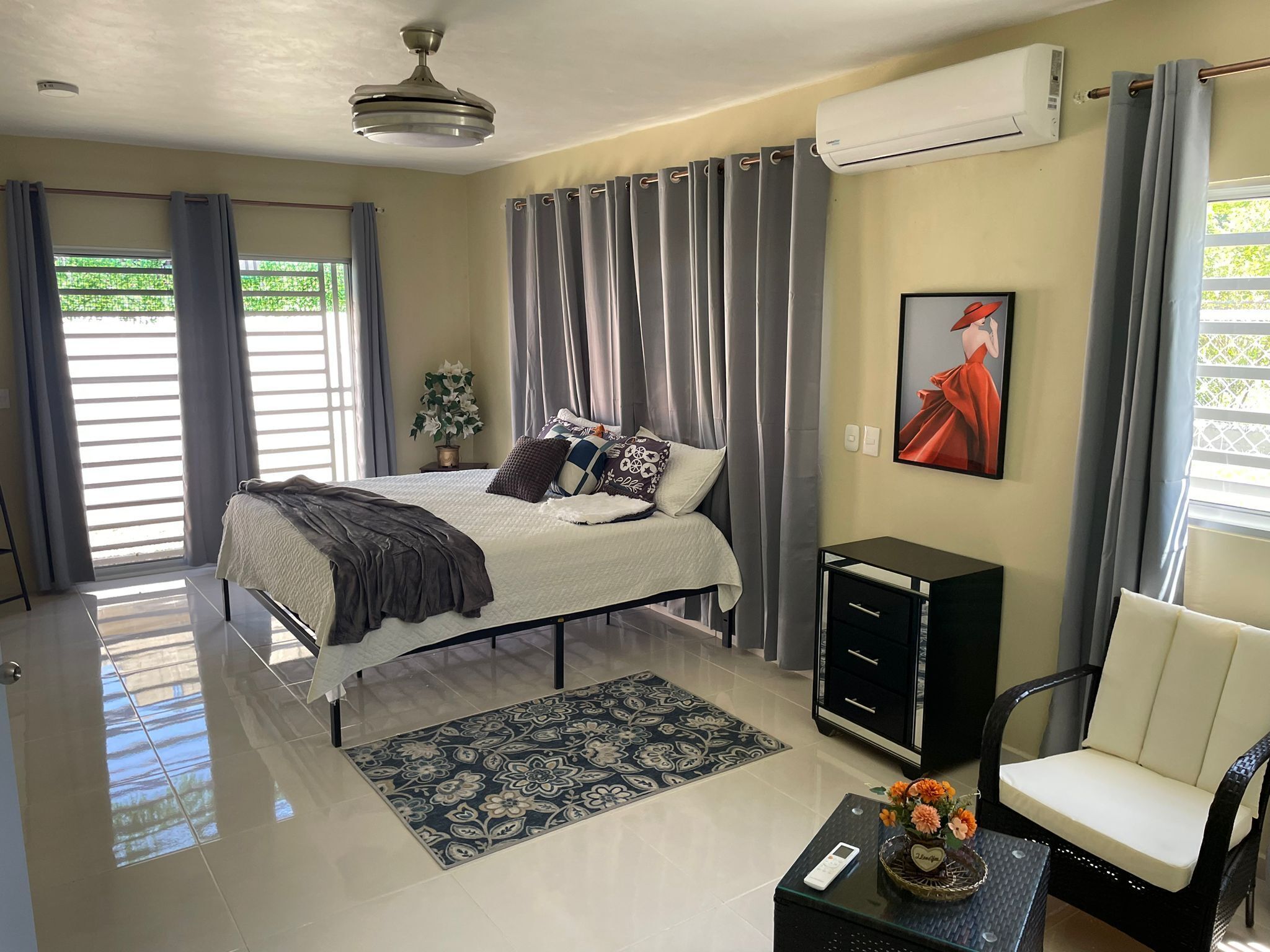 3 slaapkamers, een strijkplank/strijkijzer, wifi, beddengoed