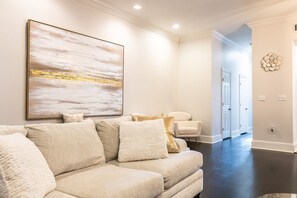 Televisión y chimenea