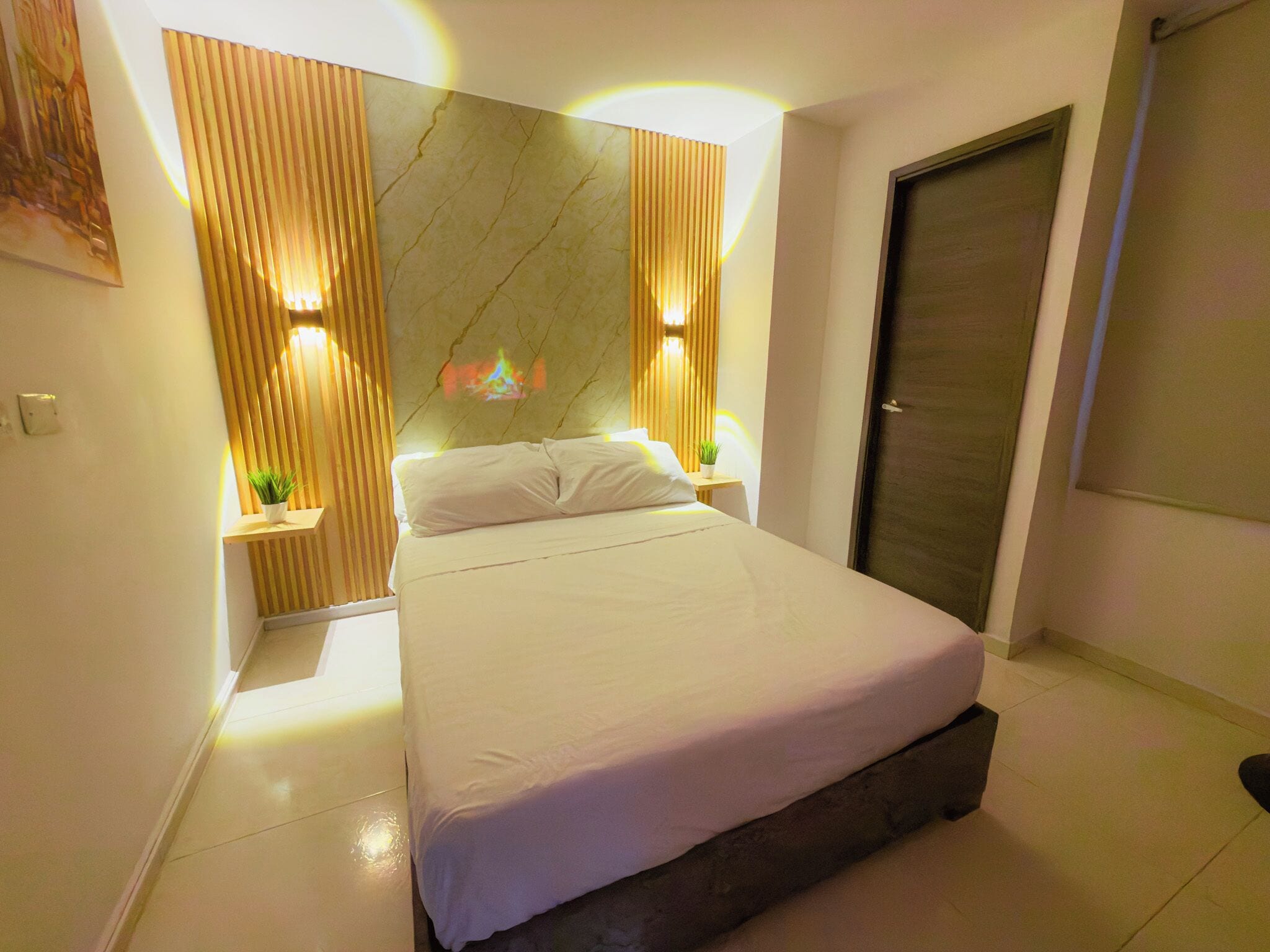 3 habitaciones, tabla de planchar con plancha, wifi y ropa de cama 