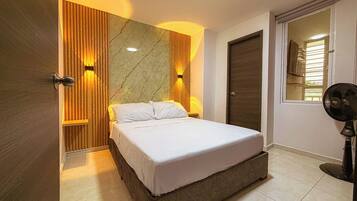 3 habitaciones, tabla de planchar con plancha y wifi gratis