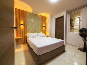 3 bedrooms, iron/ironing board, free WiFi, bed sheets - Beautiful Apartasuite in the best location (Cartago)