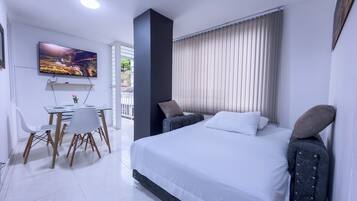 3 habitaciones, tabla de planchar con plancha, wifi y ropa de cama