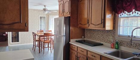 Microonde, forno, piano cottura, lavastoviglie