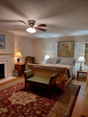 5 bedrooms, free WiFi, bed sheets - Brick House near Loris, longs and Sunset Beach (Loris)