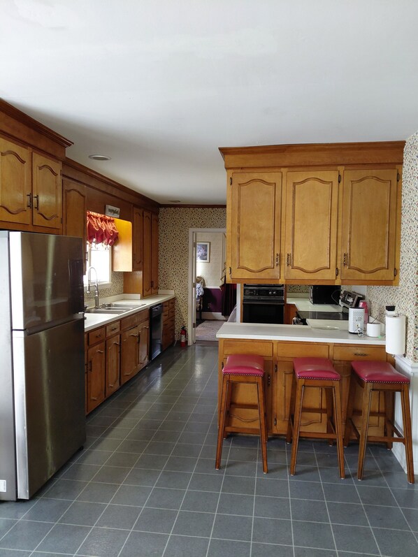 Microwave, oven, stovetop, dishwasher