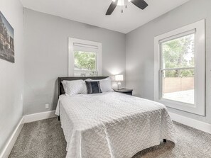 2 bedrooms, desk, iron/ironing board, free WiFi