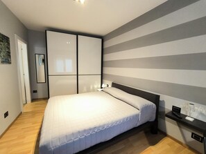 1 bedroom, desk, Internet - Casa Dina, Lake Maggiore (Baveno)