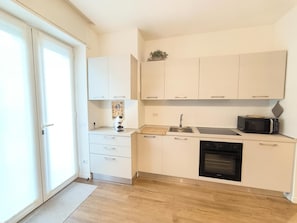 Coffee/tea maker, fridge, microwave, oven - Casa Dina, Lake Maggiore (Baveno)