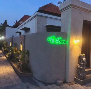 Exterior detail - The Place Ubud Villa : Spacious Comfort with a Private Pool and Garden (Ubud)